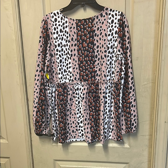 Urban lightweight small women’s Spotted Long Sleeve Blouse - Picture 4 of 10